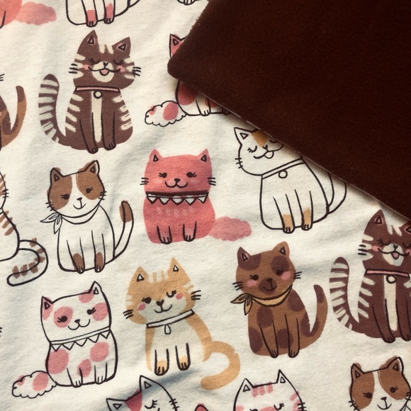 Large Adorable Kitty Blanket and Pillow To Match 23”x31-1/2” Pillow 9”x11” - Picture 4 of 4